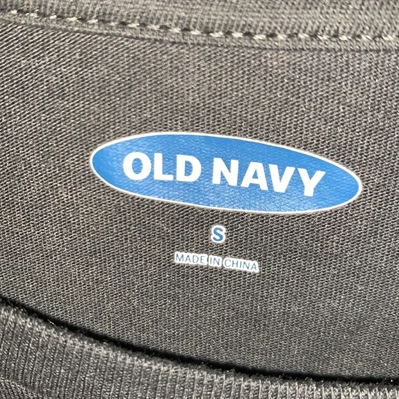 EUC Men’s Old Navy Darth Vader themed dark grey s/s tshirt - size S - Picture 3 of 4